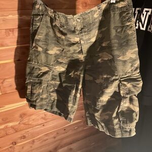 Mossimo Supply Co. Green Camouflage shorts men’s size 38 waist